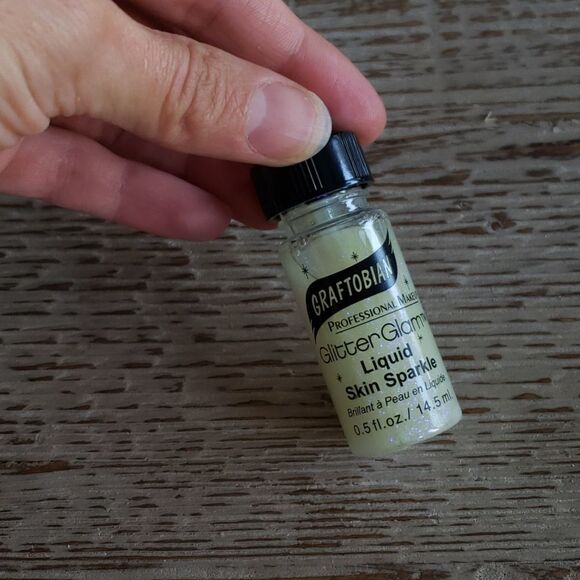 Graftobian Glitter Glam Liquid Skin Sparkle - Picture 2 of 4